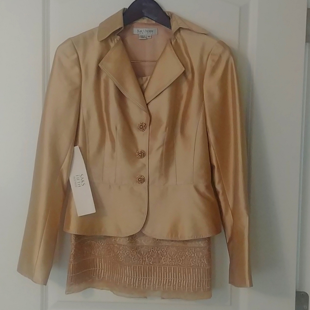 Kay Unger NWT Silk Embroidered Gold Suit